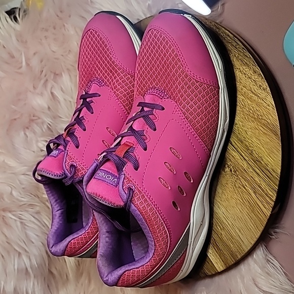 Vionic Venture Sneakers - Picture 3 of 5